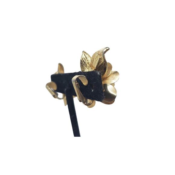 Vintage Big 3D Flower Clip On Earrings Gold Wash Judy Lee Realistic Big Sgned - Picture 5 of 9